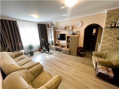 Apartament spatios cu 4 camere, langa scoala | Micro 17